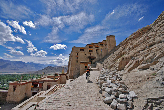 Photo of What Dreams Are Made Of: Things To Do In Ladakh In Between Snow And Sand (9D/8N) 2/34 by Tripoto