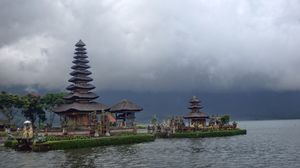 Lake Beratan Temple Tour 1/1 by Tripoto